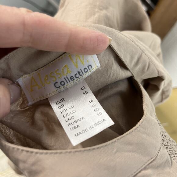 Alessa W. Collection Blouse Tunic Women's sz 10 Khaki Smocked Lace Peasant Boho - Picture 9 of 9